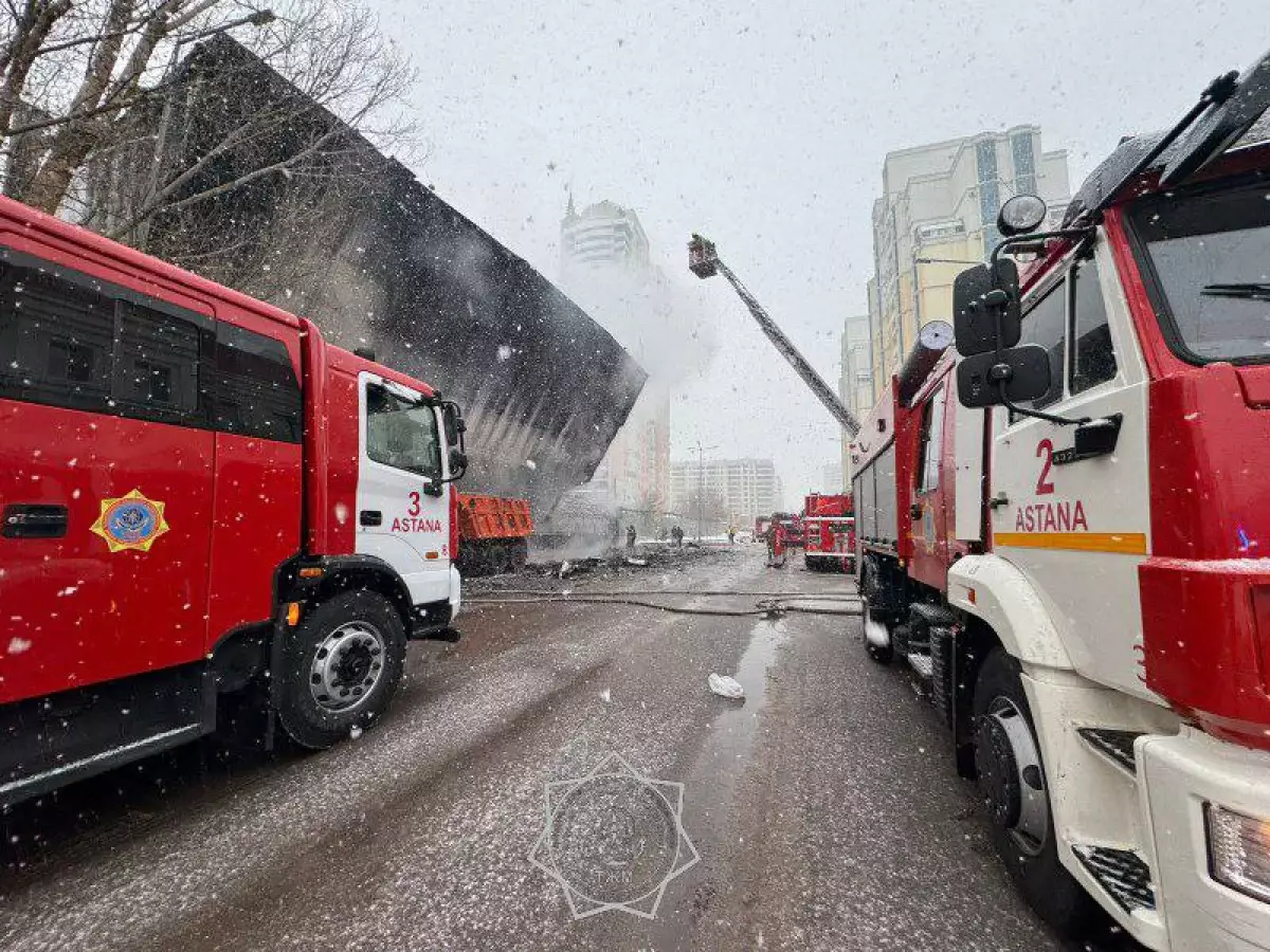 В Астане тушат пожар в Cinema City