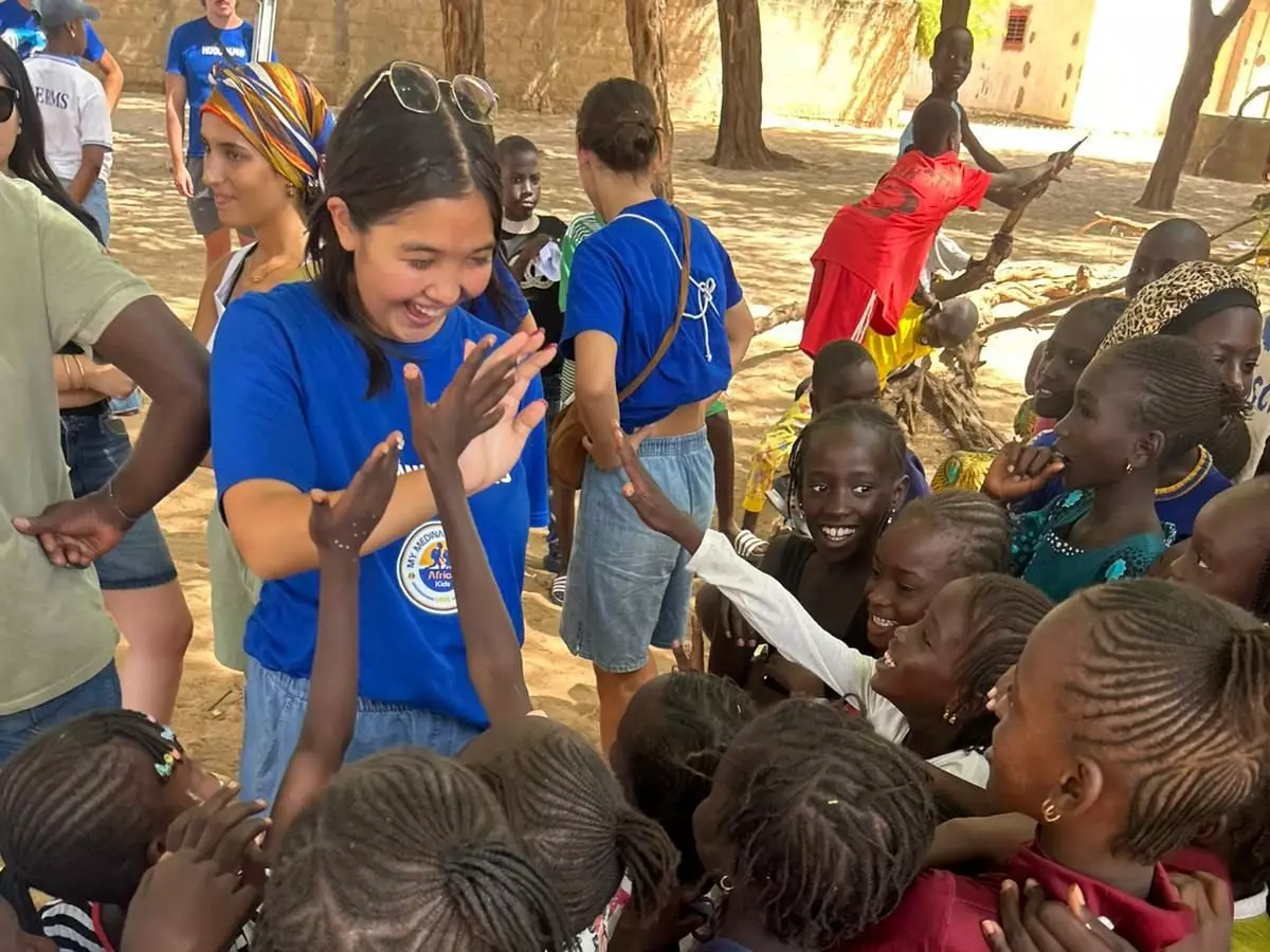 Казахстанская магистрантка учит детей в Сенегале: удивительная история из Африки