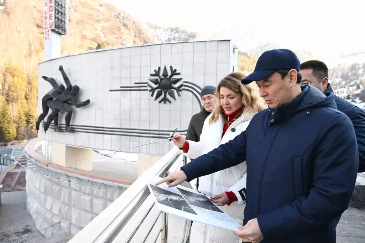 Аким Алматы ознакомился с ходом реконструкции высокогорного спортивного комплекса «Медеу»