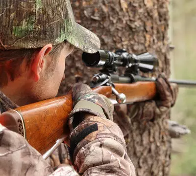 Жителя смертельно ранили во время охоты в Атырауской области