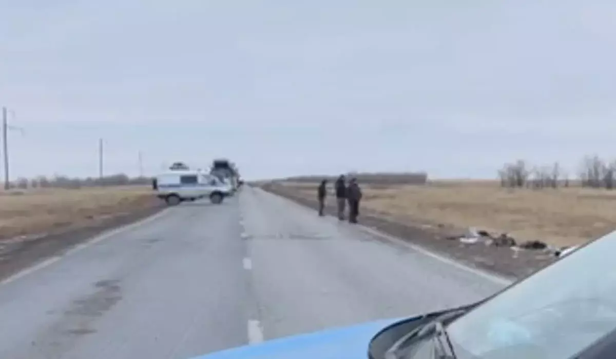 Пять погибли, 11 пострадали: автобус с иностранцами перевернулся в Актюбинской области