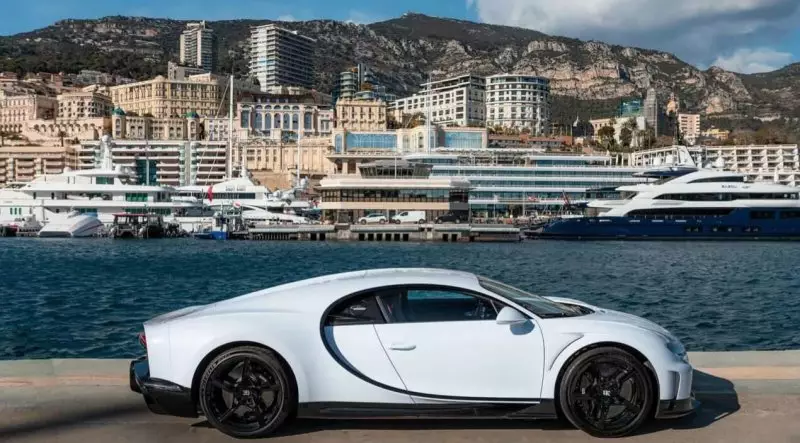 Люксовые авто украинских олигархов, бежавших от войны, заметили в Европе