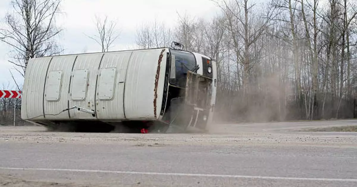 5 адам қаза тауып, 11 адам зардап шекті: Ақтөбеде шетелдіктер мінген автобус аударылып кетті 