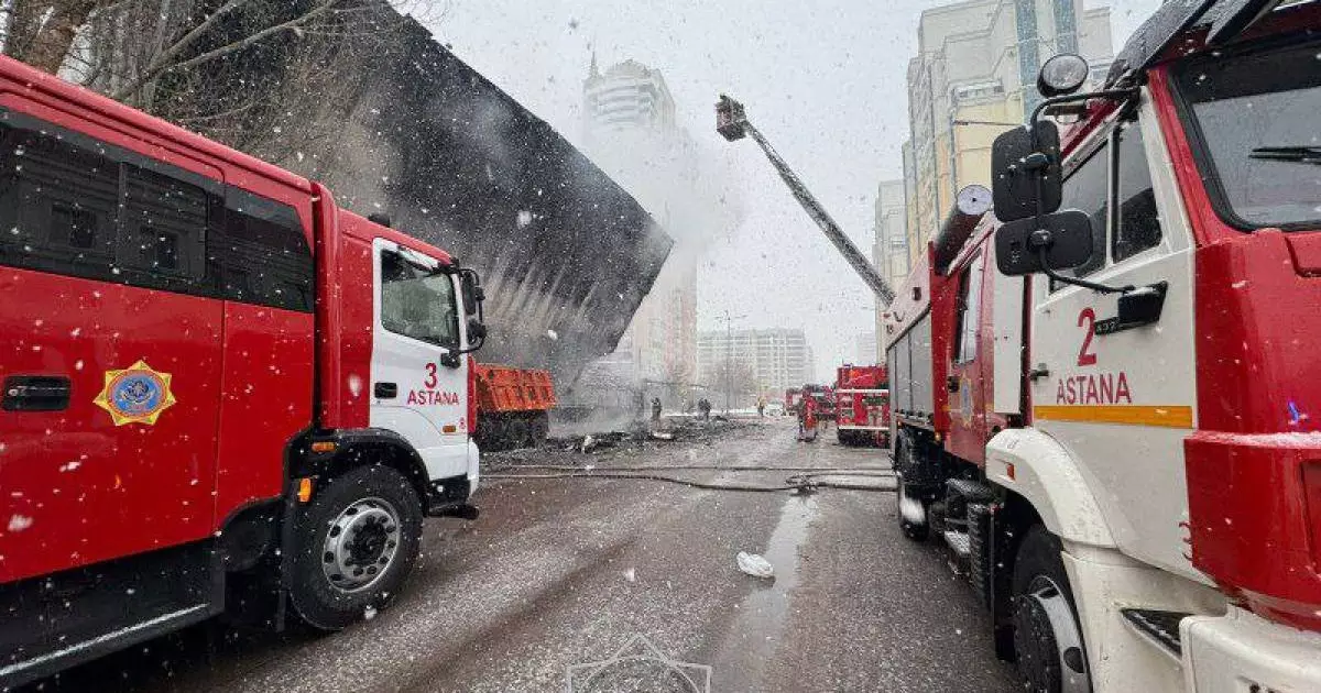  Астанада үш қабатты ғимарат өртеніп кетті 