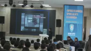 Алматыда полицейлер жоғары сынып оқушыларына қауіпсіздік сабағын өткізді 