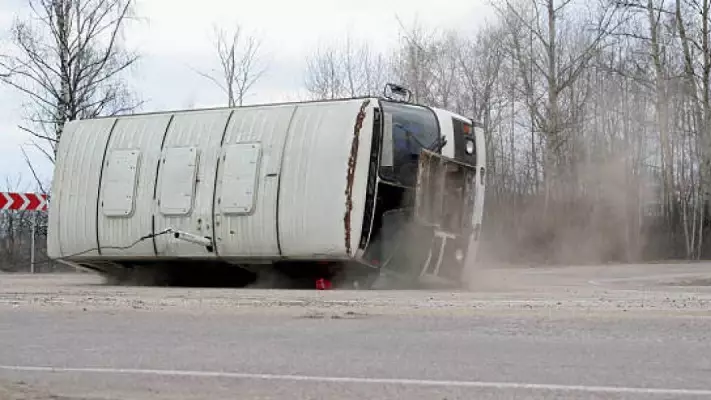 “5 адам қаза тауып, 11 адам зардап шекті”: Ақтөбеде автобус апатқа ұшырады (ВИДЕО)