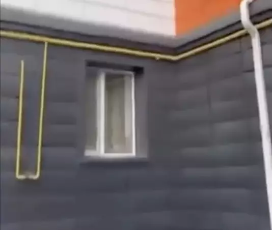 Қызылордада жаңа үйдің терезелері алты ай жабылмай, тұрғындар тоңып отыр