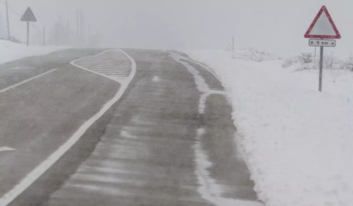 Ограничения из-за непогоды ввели на трассах в двух регионах Казахстана
