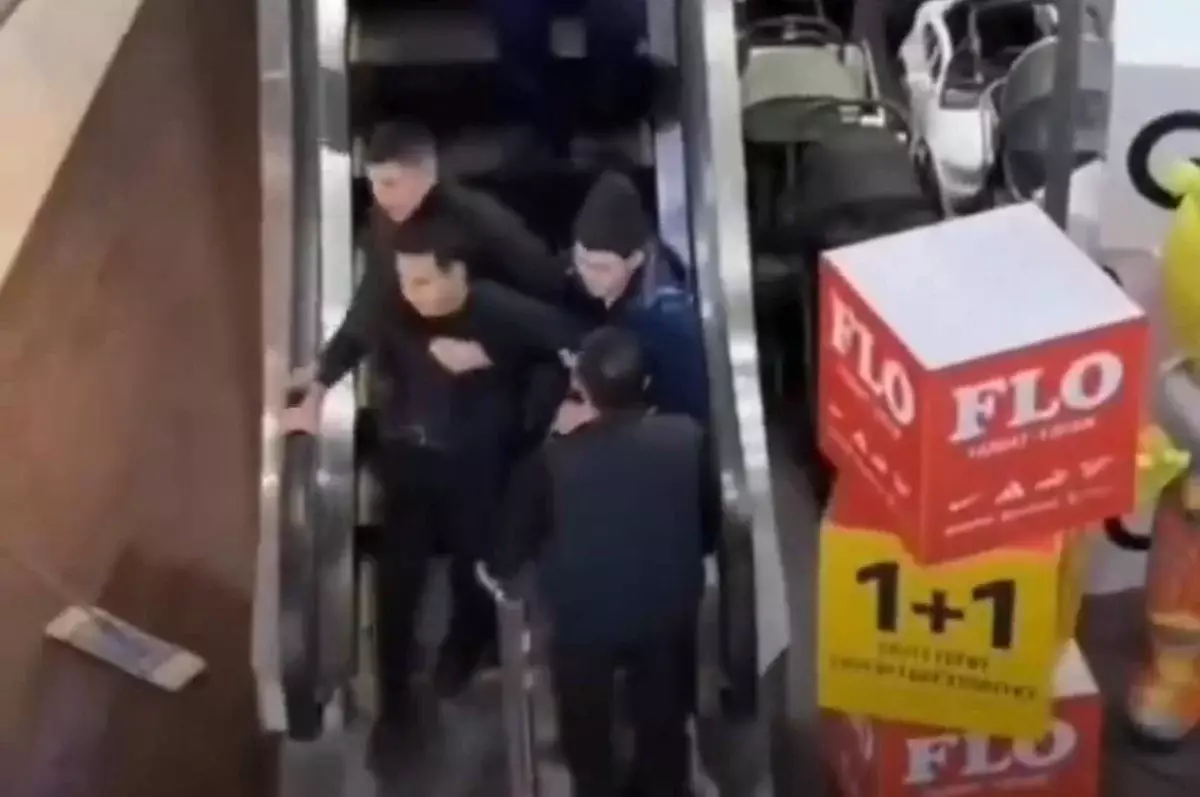 В Астане парня забрали в армию прямо из ТЦ