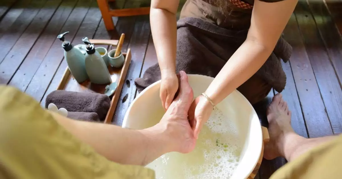  `Бай болғыңыз келсе, күйеуіңіздің аяғын жуыңыз`: Психолог-коуч елді таңғалдырды (ВИДЕО) 