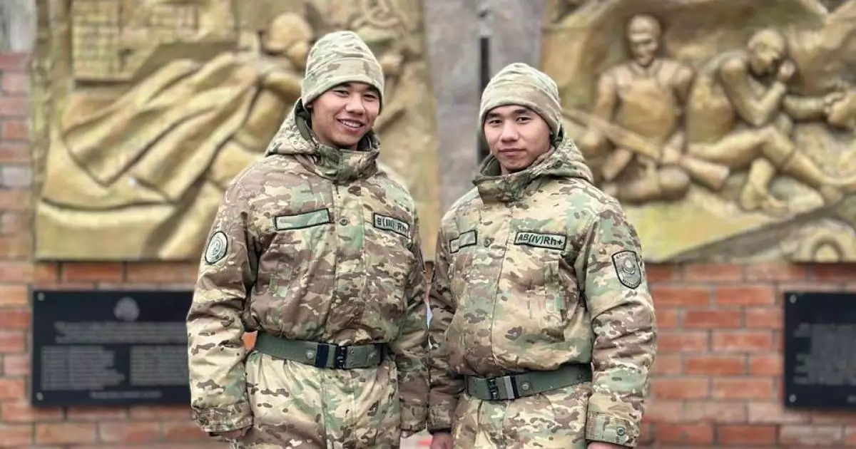  Аман мен Есен: Егіздер әскери борышын қалай өтеп жүр? 