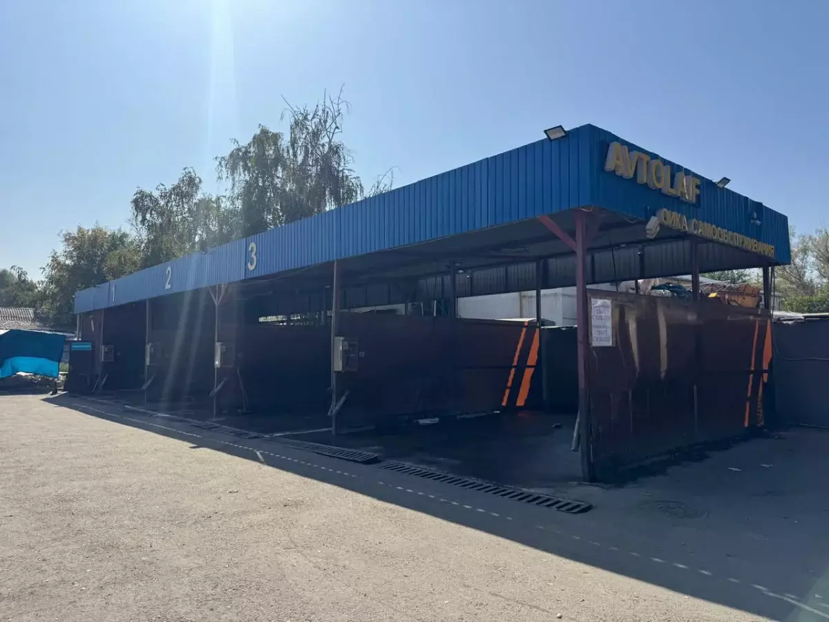 Алматыда кезекті көлік жуу нысаны бұзылып жатыр