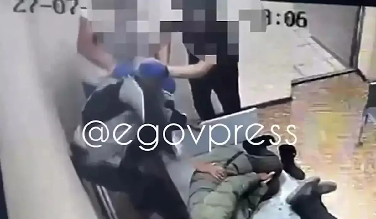 Қостанайда айықтыру орталығындағы науқасты аяусыз ұрған санитар сотталып кетті (ВИДЕО)