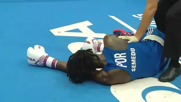 Орнына тұра алмады! Қазақстандықтың салмағындағы айқаста ауыр нокаут болды