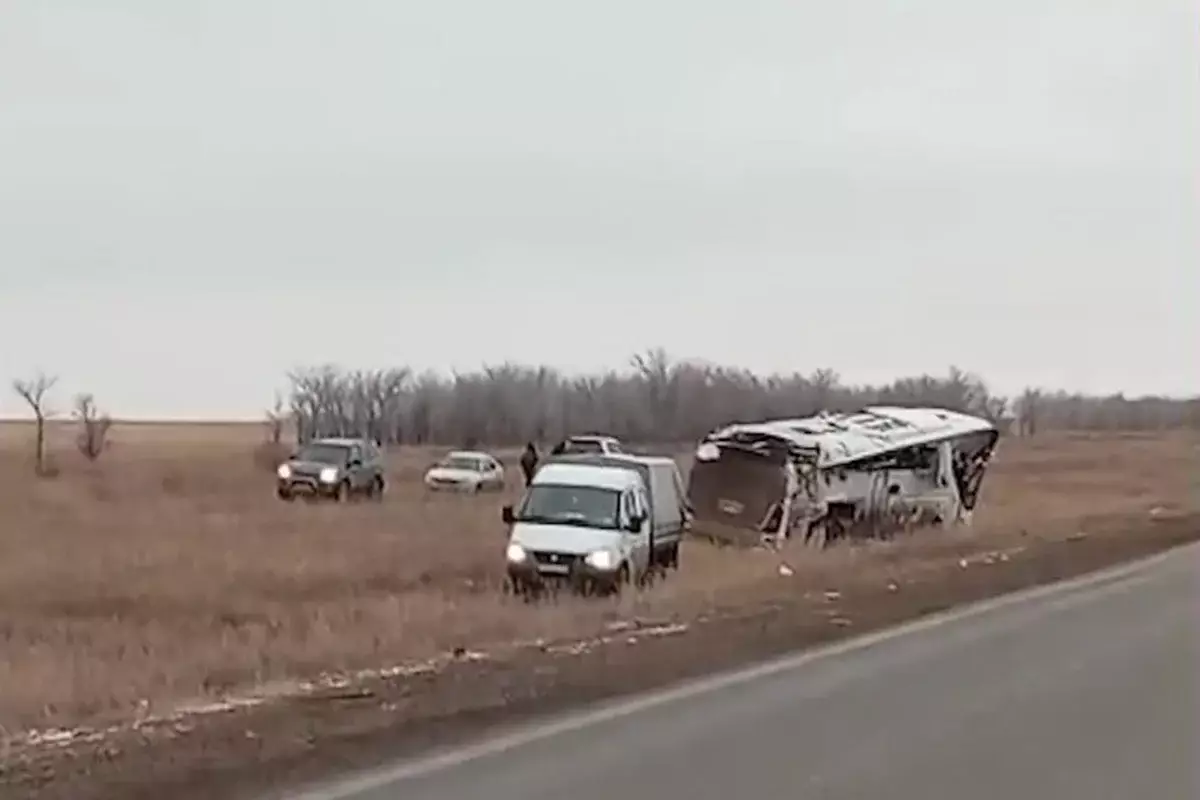 Смертельное ДТП: в Актюбинской области на трассе перевернулся пассажирский автобус