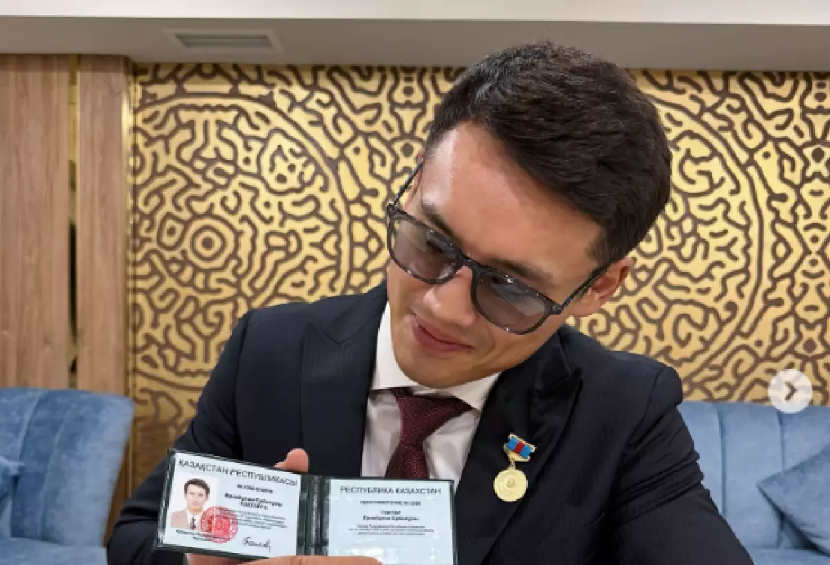 «Не еңбек сіңірді сонша»: Танымал актер атақ аламын деп елдің сынына қалды (ФОТО)