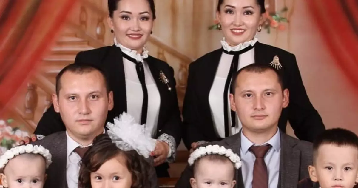  `Анасы да, әкесі де, балалары да егіз`: Егіздерден құралған отбасы желі қолданушыларын тәнті етті (ФОТО) 