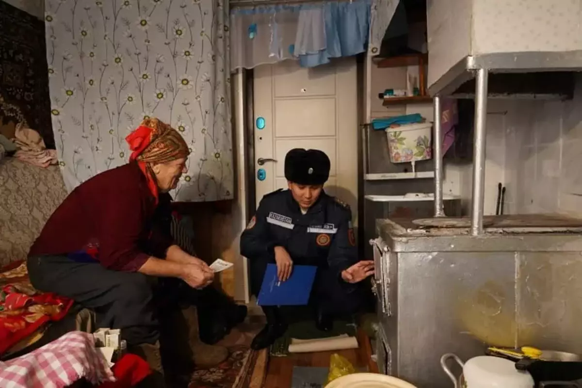 Штормовое предупреждение в ВКО: спасатели напомнили правила пожарной безопасности