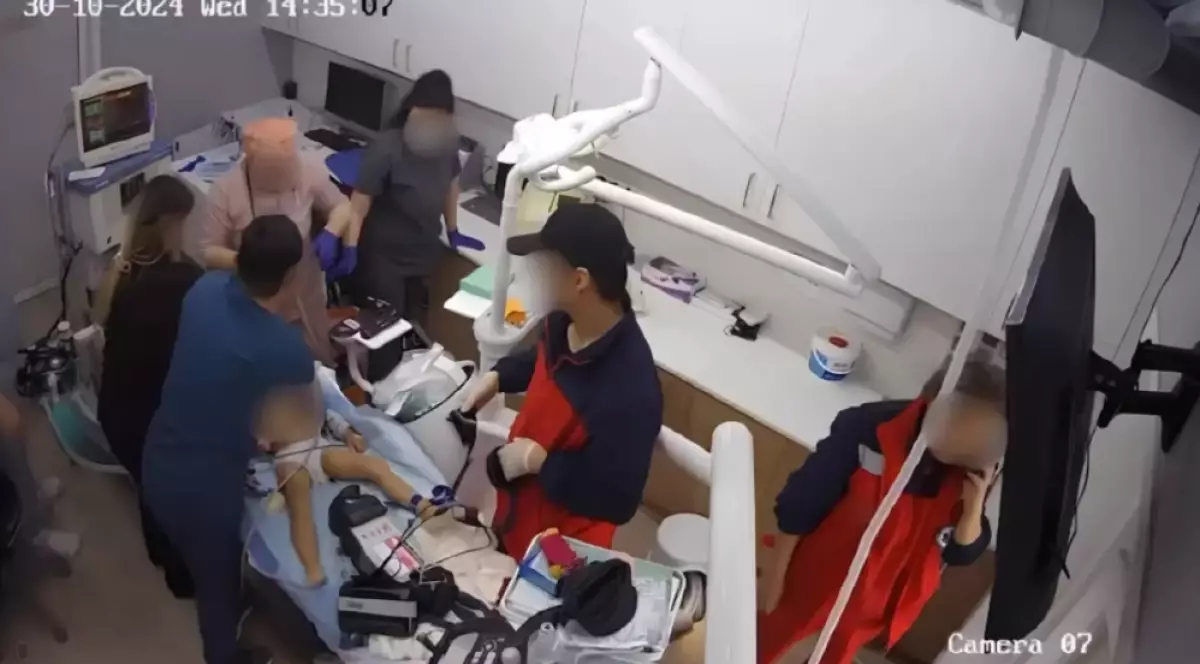 «Бала жөтелген жоқ»: Астанада 3 жасар қыздың өліміне айыпталған анестезиолог ағынан жарылды