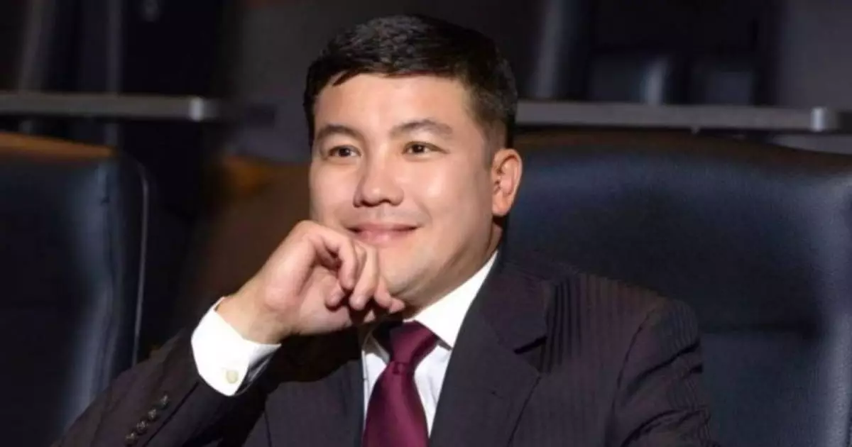  `Батасын беріп, ақылын айтты`: Тұрсынбек Қабатов танымал топқа өз әнін сыйға тартты (ВИДЕО) 