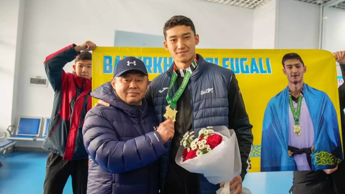 Шығысқазақстандықтар Батырхан Төлеуғалиді әуежайдан күтіп алды