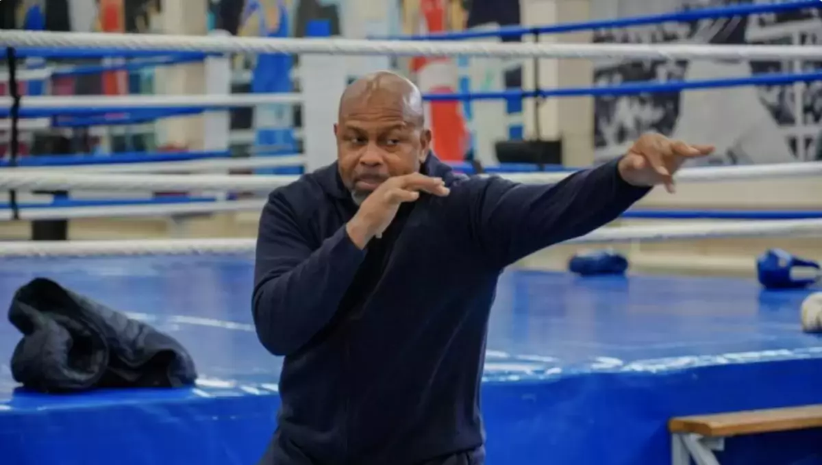 Астанада әйгілі бокс жұлдызы Рой Джонс спорттағы тәжірибесін бөлісті