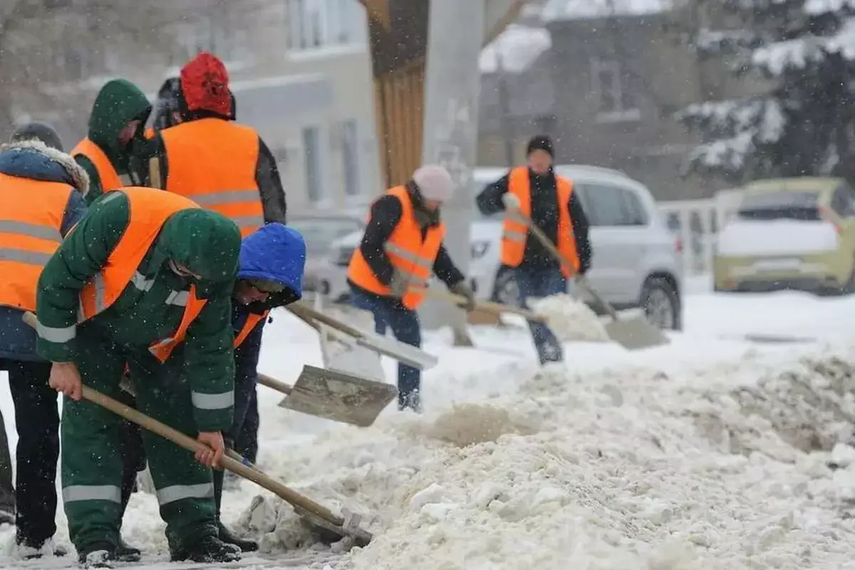 «Не хотите мигрантов — берите метлу»: мэр Москвы жестко ответил критикам приезжих - новости на Lada.kz 08.12.2025