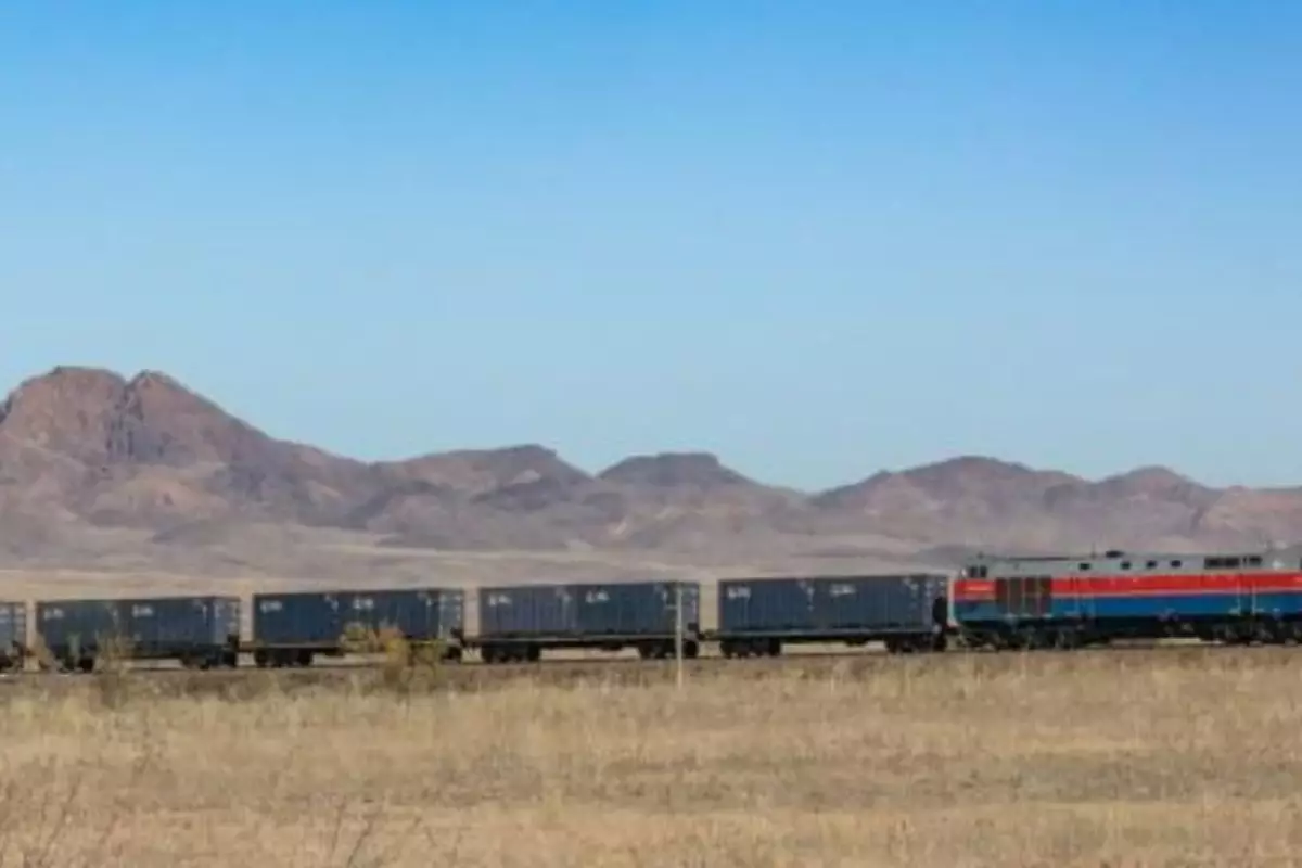 Экспортный разворот: Казахстан увеличивает поставки в Центральную Азию, сокращая в ЕС, Россию и Китай
