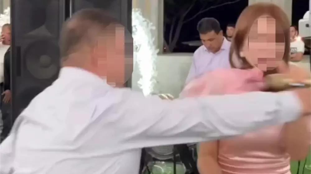 Видео избиения певицы на тое в Казахстане: экс-свёкр заплатит деньгами и свободой