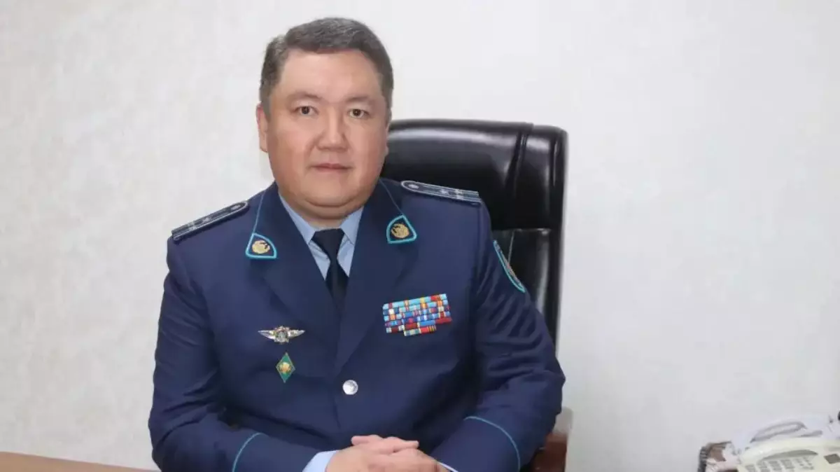 "Ұрған жоқ, ажыратқан": Полиция Павлодар облысының полиция орынбасары мас күйде ер адамды соққыға жықты деген айыпқа жауап берді