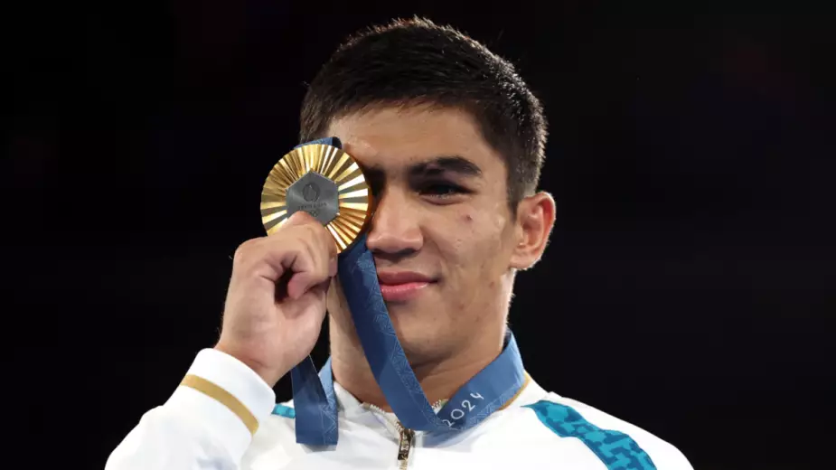 Олимпийский чемпион из Узбекистана одержал вторую победу на ЧМ-2025 по боксу