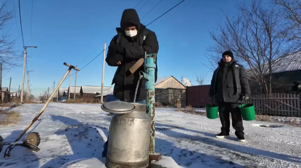 Петропавлдық жастар қарттарға көмек көрсетеді