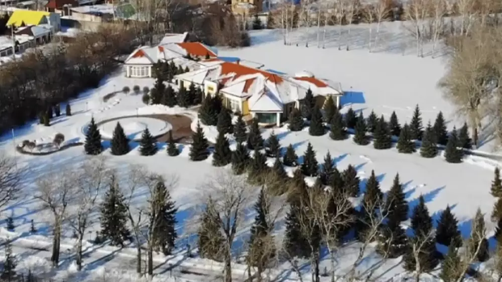 Акима ЗКО спросили о “VIP-резиденции“, в которой он живёт