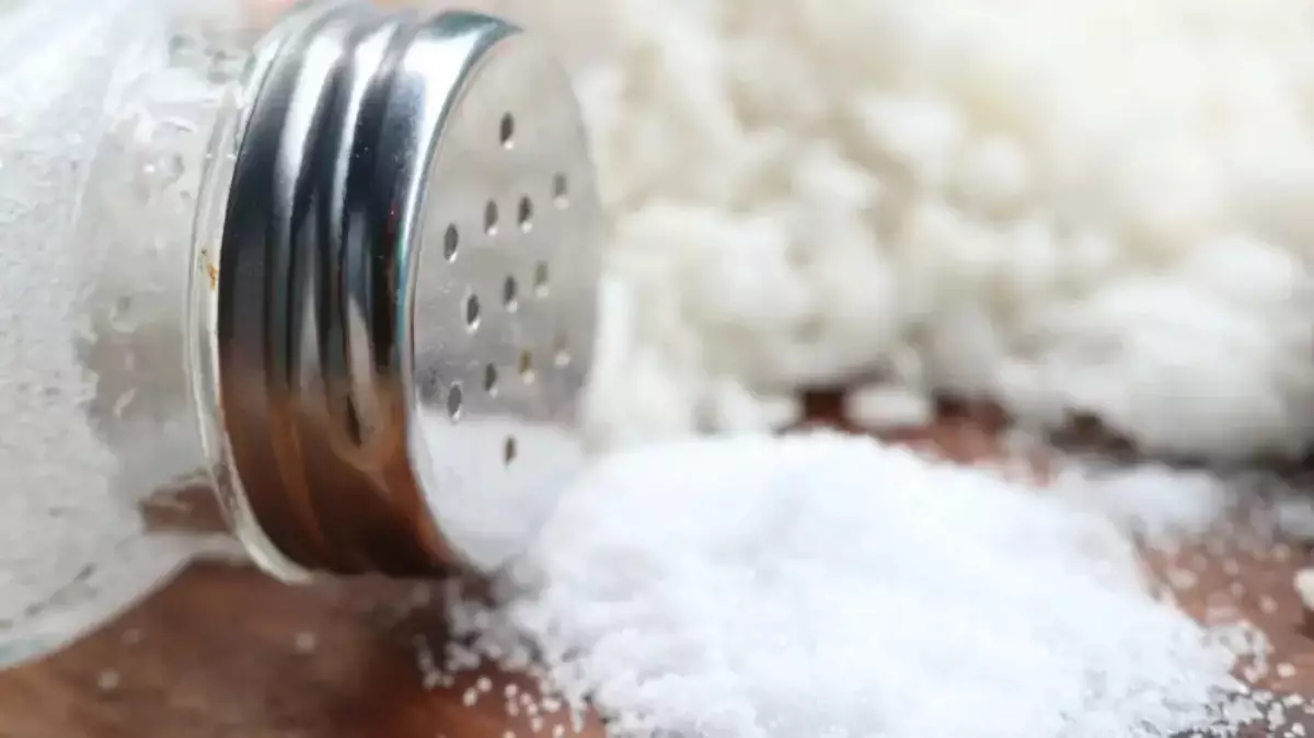 БҚО әкімі дүкен сөрелерінен тұздың жоғалып кетуін түсіндірді