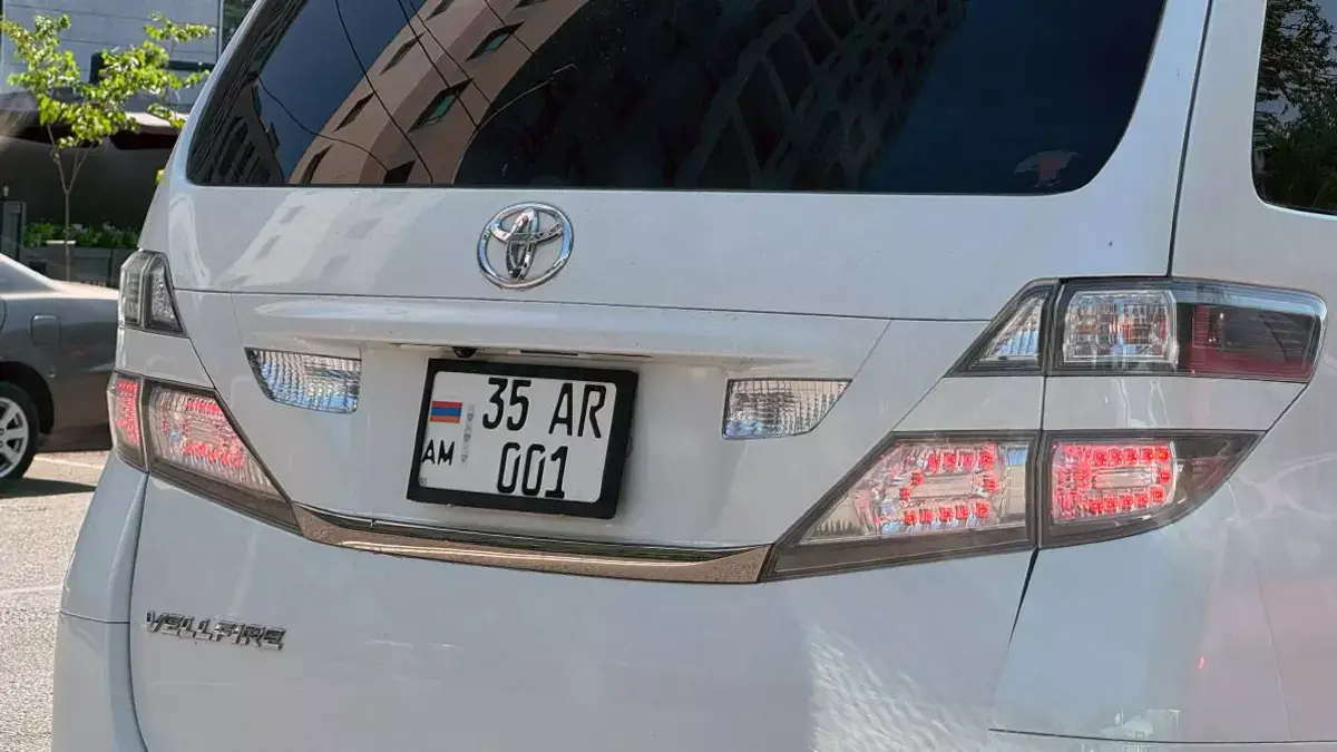 Казахстанцам разрешат ездить на автомобилях с иностранными номерами — но не всем: новые правила для водителей - новости на Lada.kz 08.12.2025