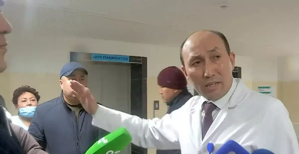 Шақалақ шетінеп кетті: Бауыр еті баласынан айырылған әйел дәрігерлерді кінәлап отыр