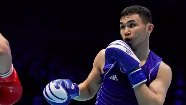 Казахстанец отправил чемпиона мира из России в нокдаун, но проиграл на ЧМ-2025 по боксу