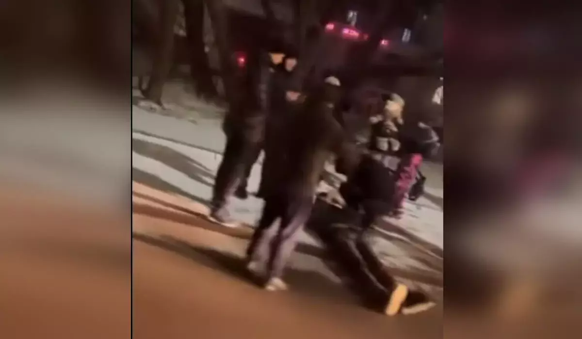 16-летний подросток попал под колеса автомобиля в Караганде