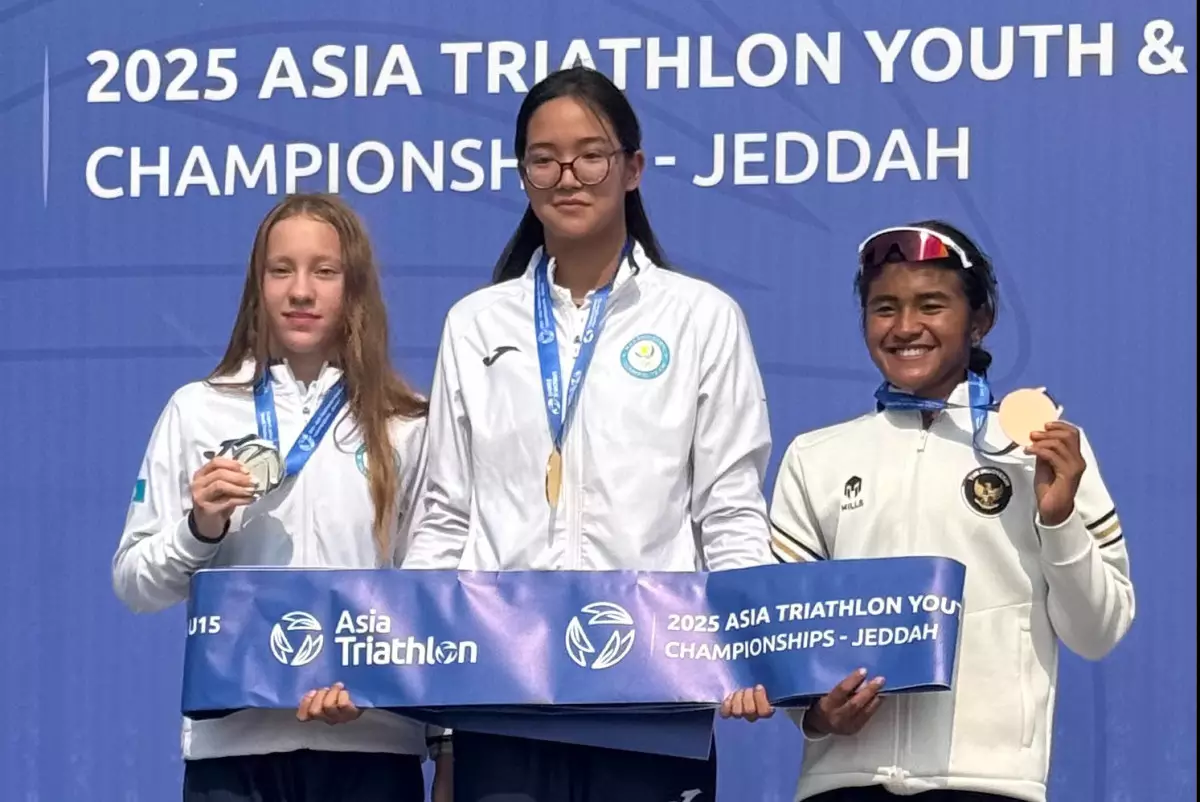 Казахстанские юниоры взяли золото и серебро на ЧА по триатлону в Джидде