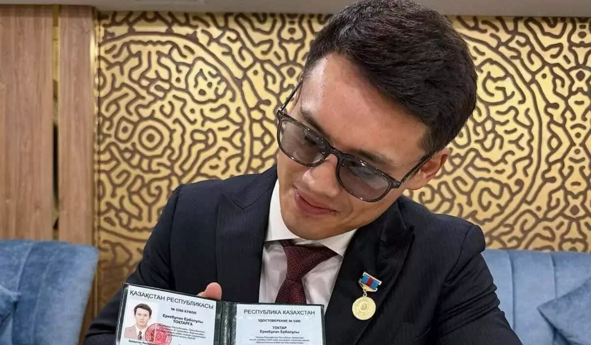 «Желаю не расслабляться»: актер Еркекбулан Токтар похвастался наградой