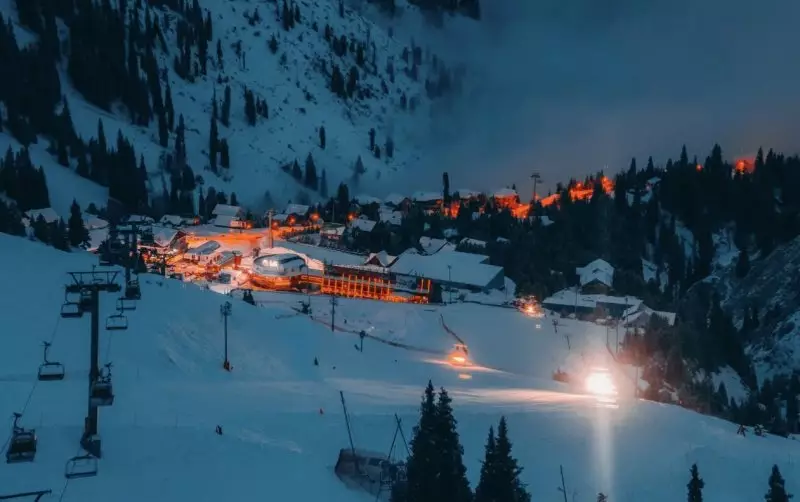 На Шымбулаке запустили ночные катания