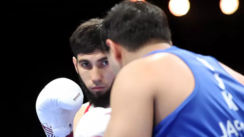 Казахстан понес вторую потерю на ЧМ-2025 по боксу