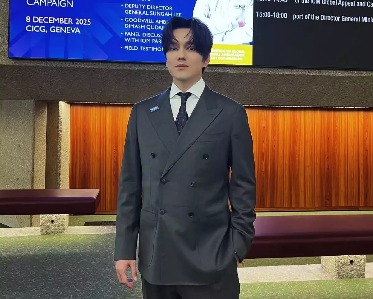 Димаш Кудайберген в строгом костюме обратился к фанатам из Швейцарии