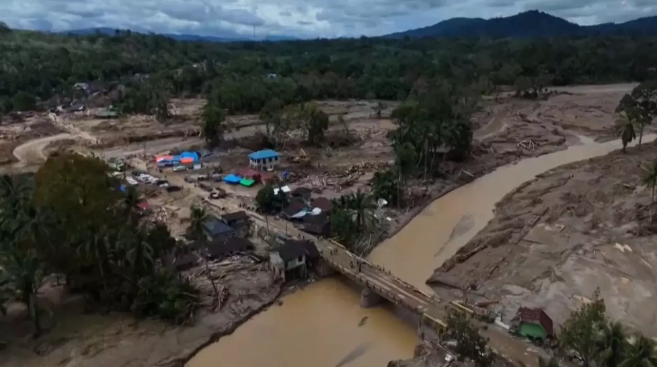 Ущерб от наводнений подсчитали в Индонезии