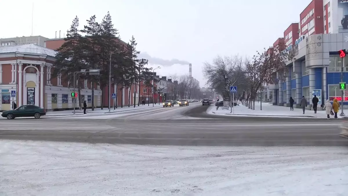 В Костанае из-за обильного снегопада последовала череда аварий