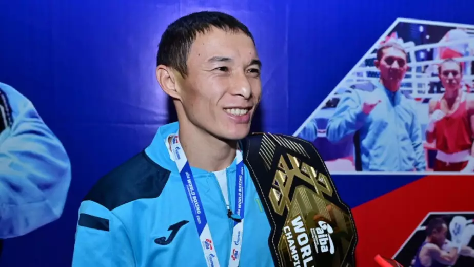 Чемпион мира из Казахстана стартовал с победы на ЧМ-2025 по боксу 