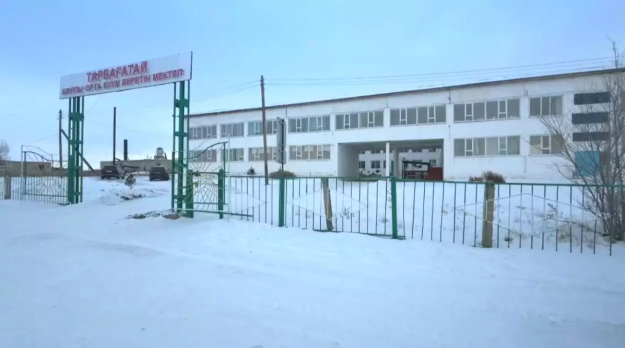 Абай облысында шалғайдағы ауыл ажарланып келеді