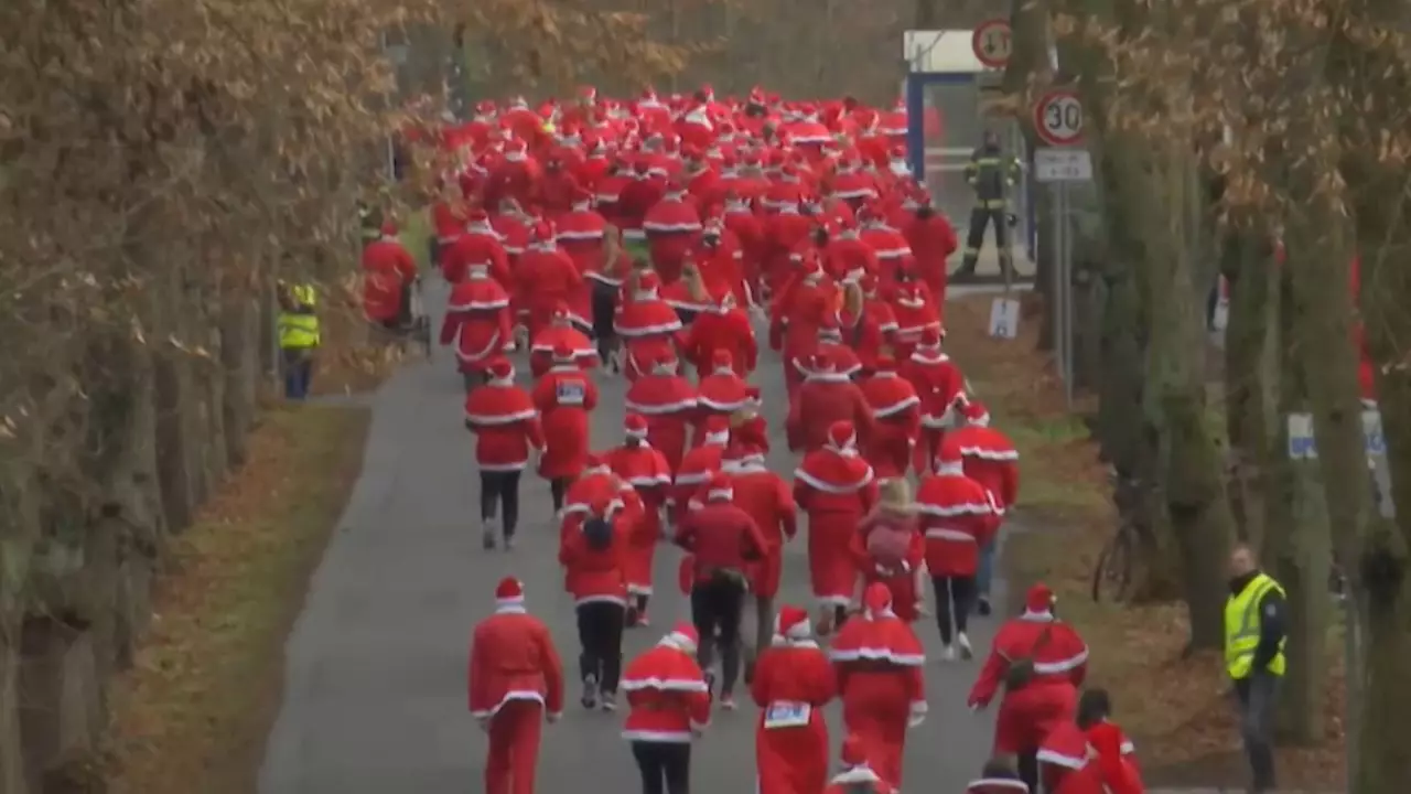 Берлинде Санта-Клаустар жарысты