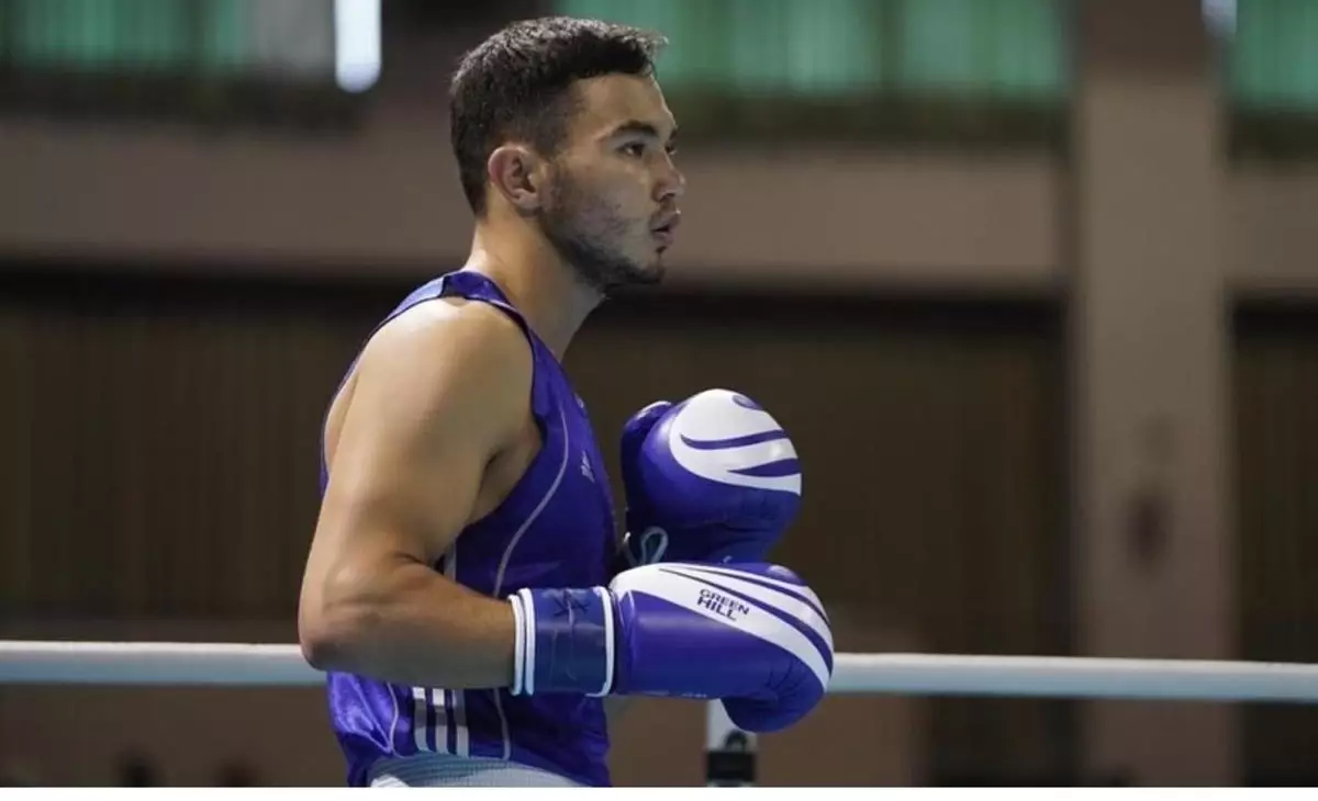 Даулы жекпе-жек: Қарсыласын нокдаунға түсірген қазақ боксшысына жеңісті бермеді