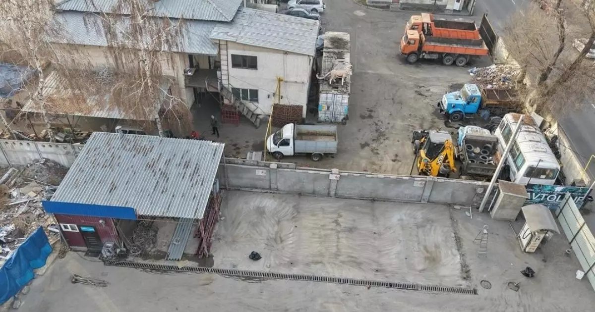  Алматыда заңсыз салынған нысан бұзылып жатыр 